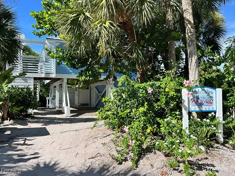 Smugglers Drive Upper Captiva, FL 33924