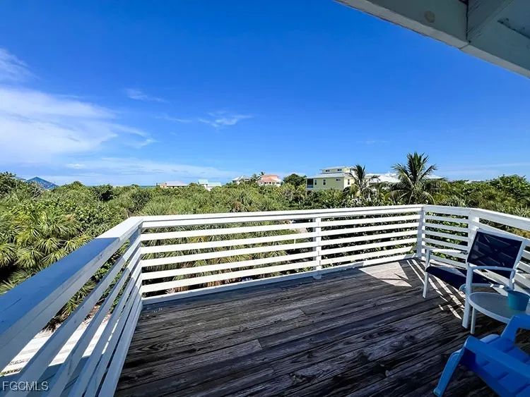 Smugglers Drive Upper Captiva, FL 33924