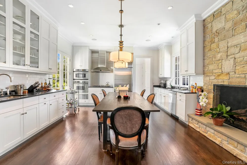 10 Horse Meadow Lane East Hampton, NY 11937