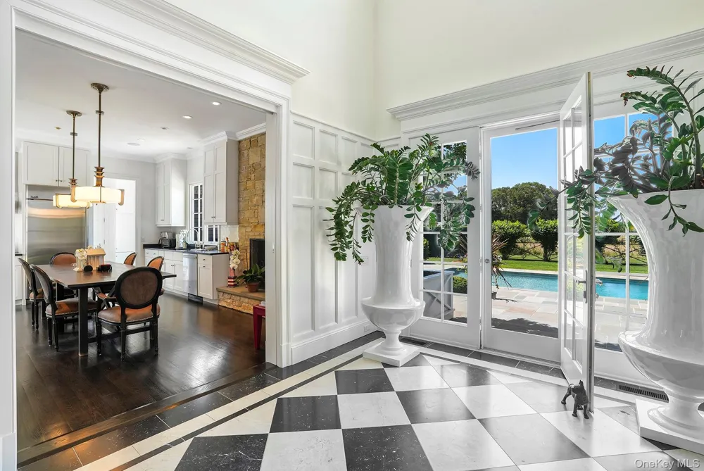 10 Horse Meadow Lane East Hampton, NY 11937