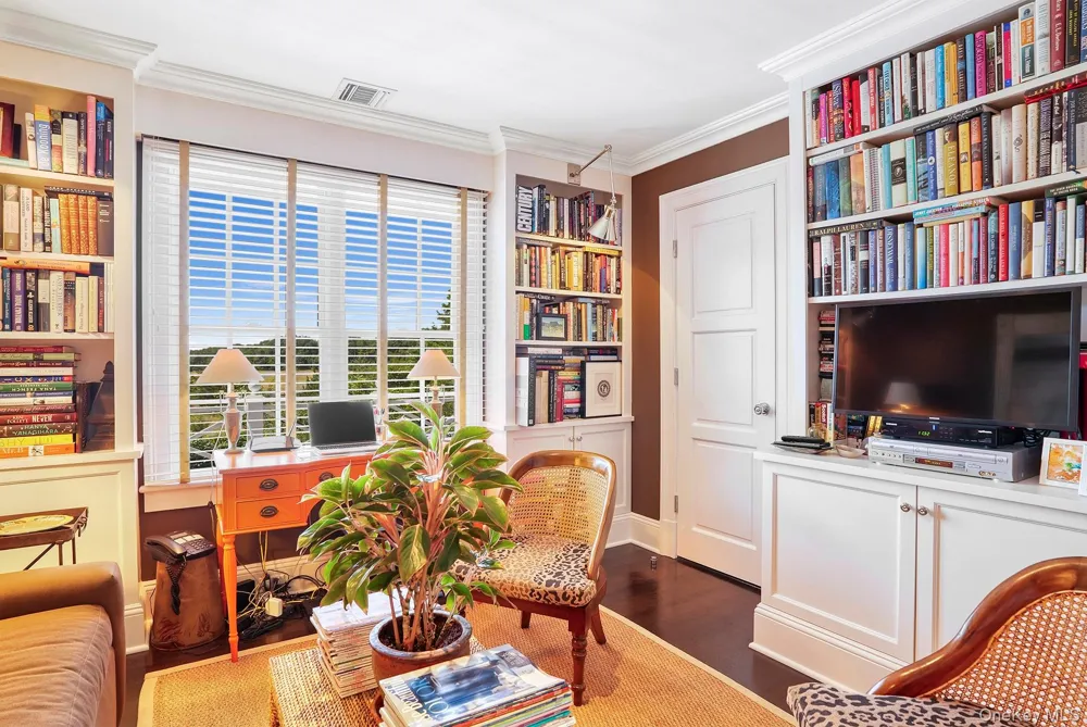10 Horse Meadow Lane East Hampton, NY 11937