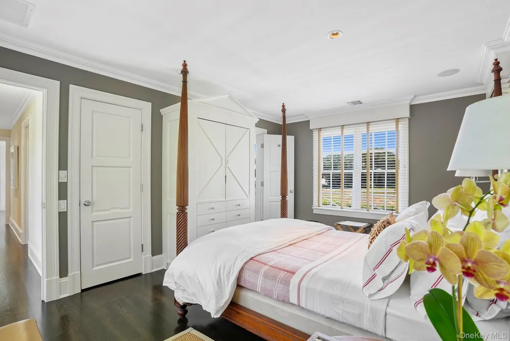 10 Horse Meadow Lane East Hampton, NY 11937