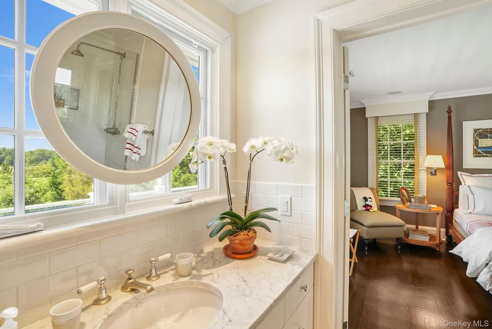 10 Horse Meadow Lane East Hampton, NY 11937