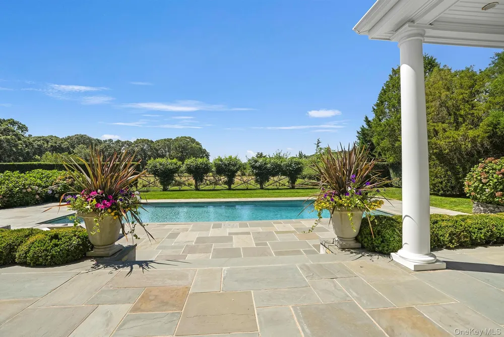 10 Horse Meadow Lane East Hampton, NY 11937