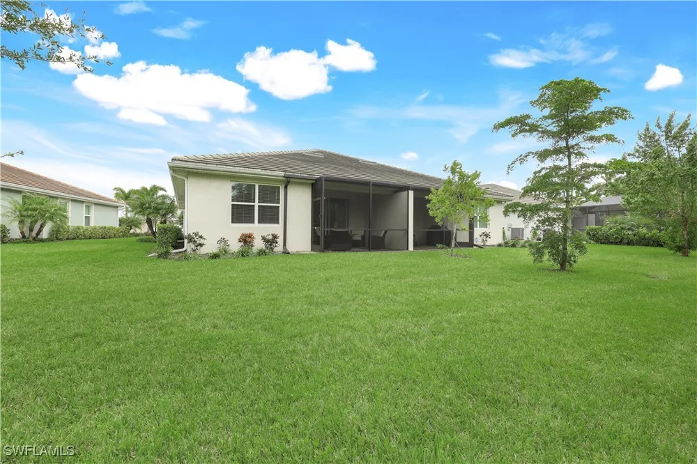 Edgewater Circle Naples, FL 34114