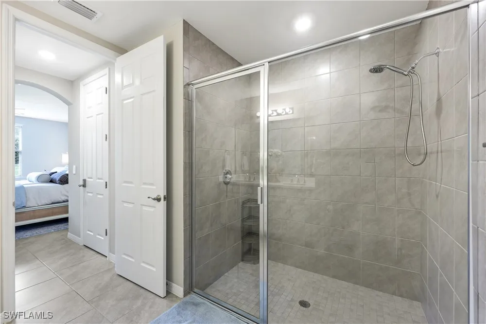 Edgewater Circle Naples, FL 34114