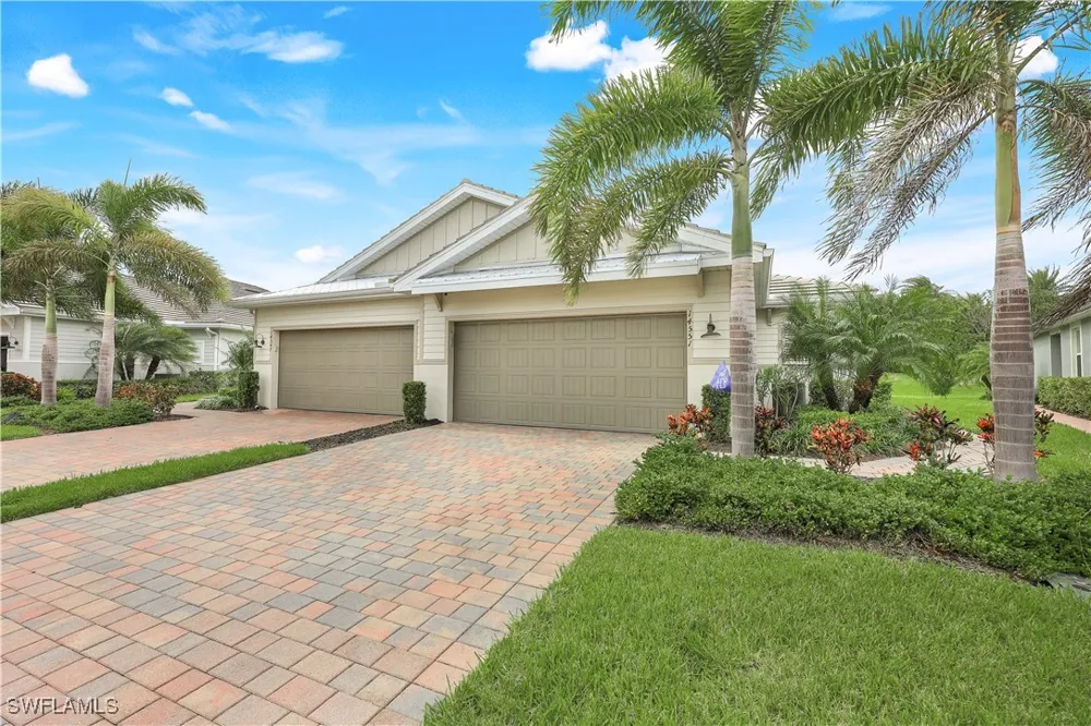 Edgewater Circle Naples, FL 34114