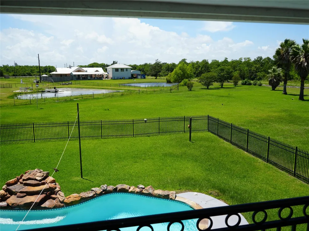 8703 Tumblewood Drive Beach City, TX 77523