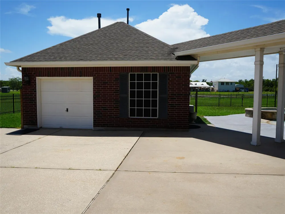 8703 Tumblewood Drive Beach City, TX 77523