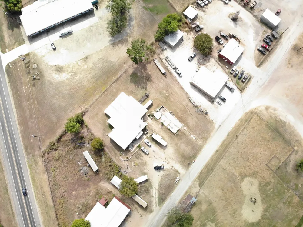 185 County Road 107 Caldwell, TX 77836