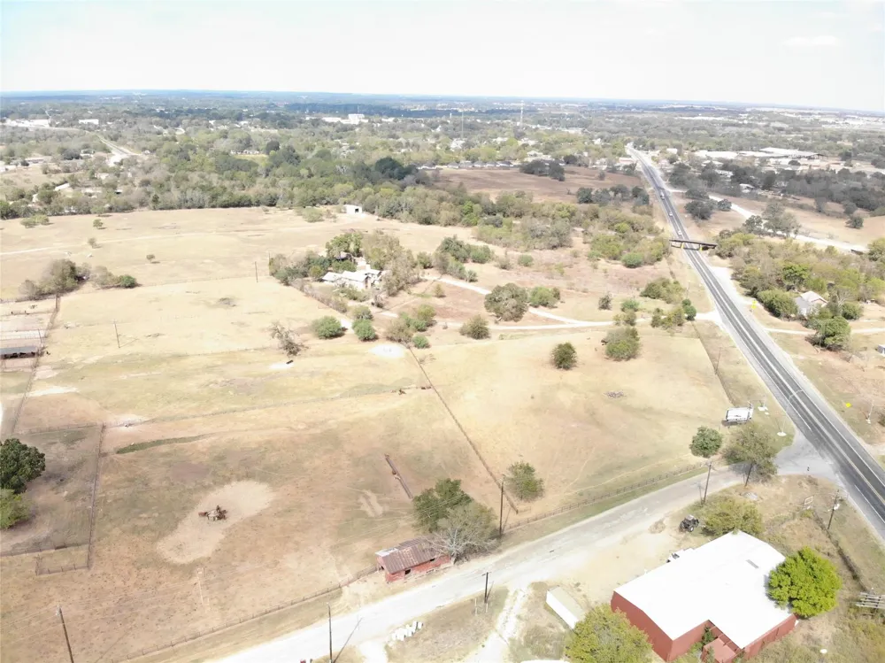 185 County Road 107 Caldwell, TX 77836