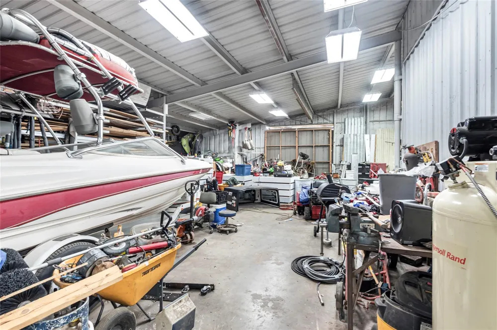 185 County Road 107 Caldwell, TX 77836