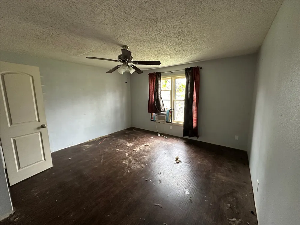 102 W Mesquite Street #B Granger, TX 76530