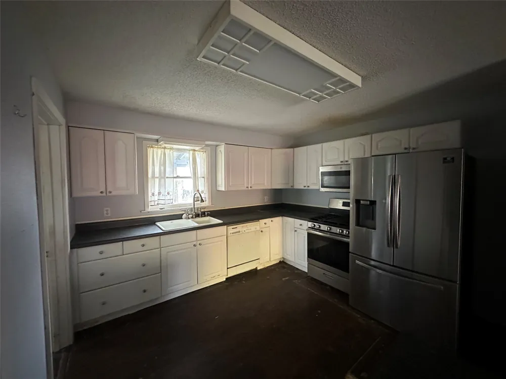 102 W Mesquite Street #B Granger, TX 76530