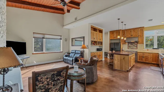 475 JACKSON RD Kingsbury, TX 78638