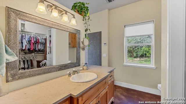 475 JACKSON RD Kingsbury, TX 78638