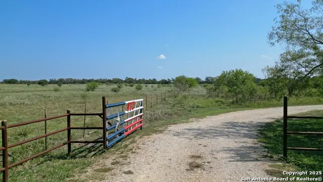 475 JACKSON RD Kingsbury, TX 78638