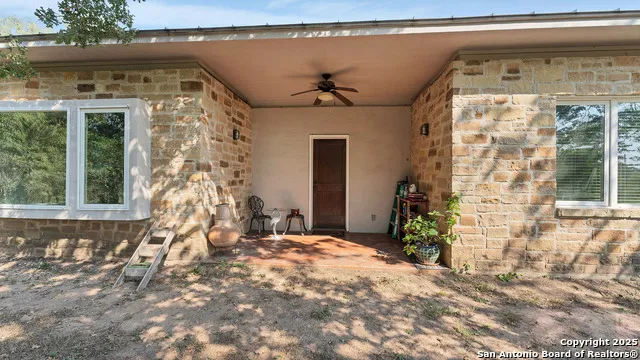 475 JACKSON RD Kingsbury, TX 78638