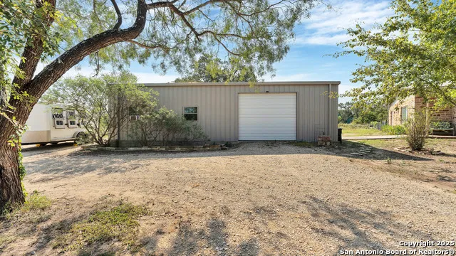 475 JACKSON RD Kingsbury, TX 78638
