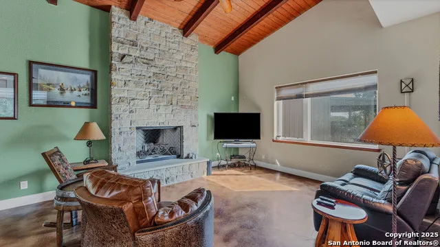 475 JACKSON RD Kingsbury, TX 78638