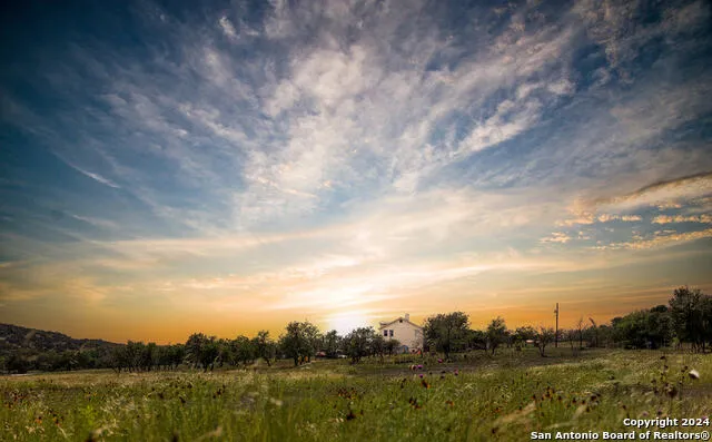 140 Twin Springs Rd N Kerrville, TX 78028