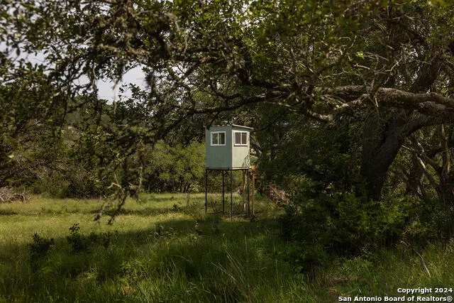 140 Twin Springs Rd N Kerrville, TX 78028