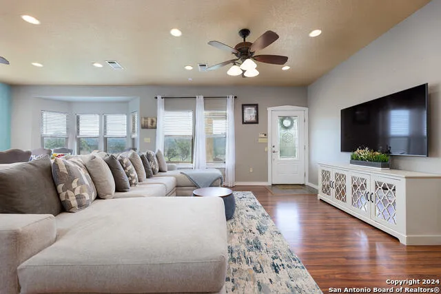 140 Twin Springs Rd N Kerrville, TX 78028