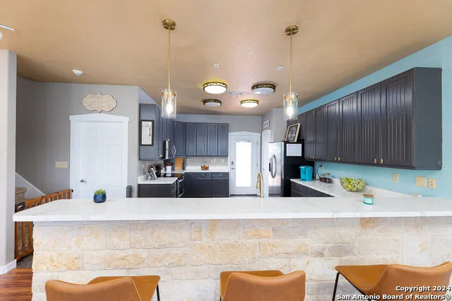 140 Twin Springs Rd N Kerrville, TX 78028