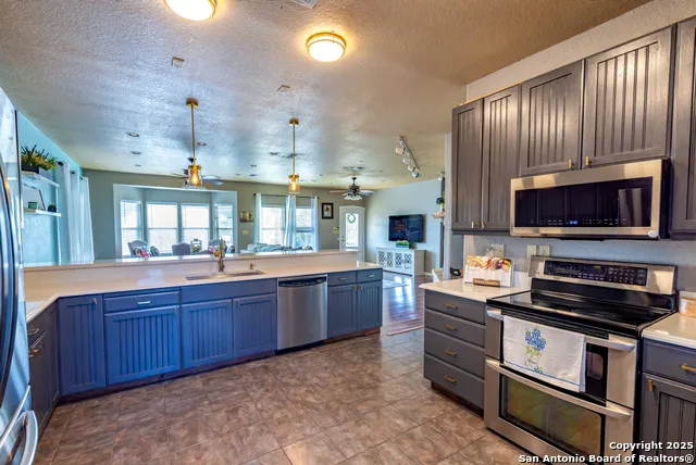 140 Twin Springs Rd N Kerrville, TX 78028