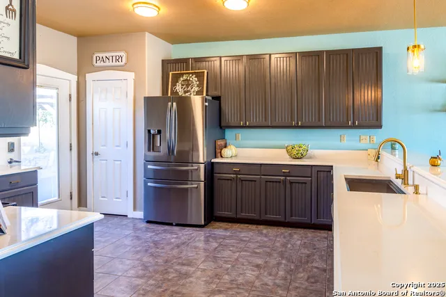 140 Twin Springs Rd N Kerrville, TX 78028