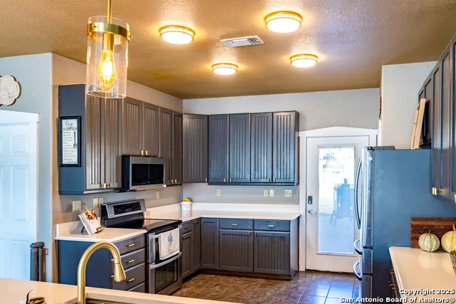 140 Twin Springs Rd N Kerrville, TX 78028