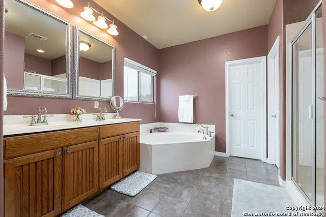 140 Twin Springs Rd N Kerrville, TX 78028