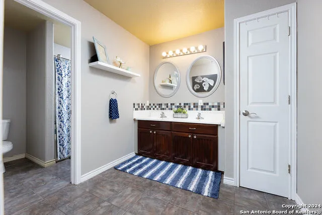 140 Twin Springs Rd N Kerrville, TX 78028
