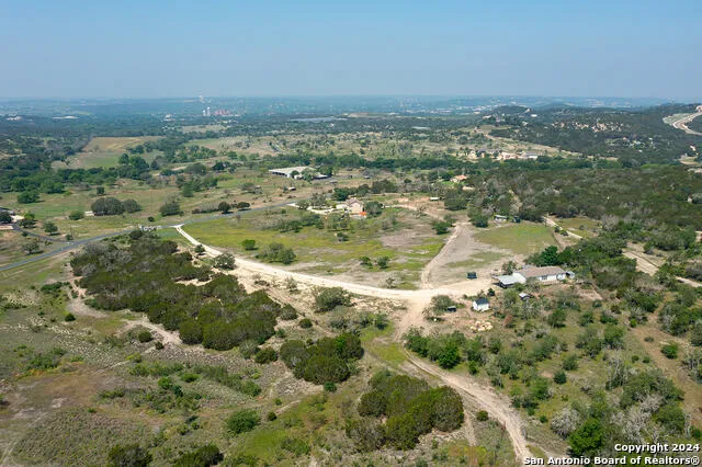 140 Twin Springs Rd N Kerrville, TX 78028