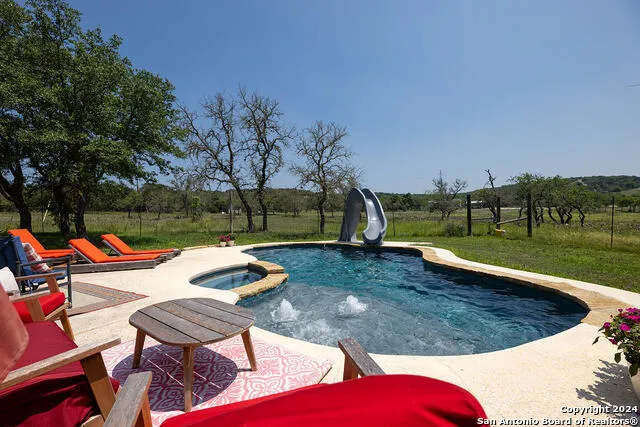 140 Twin Springs Rd N Kerrville, TX 78028