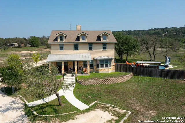 140 Twin Springs Rd N Kerrville, TX 78028