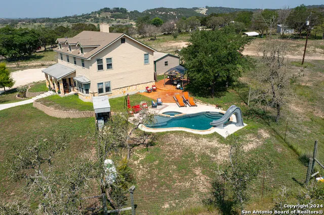 140 Twin Springs Rd N Kerrville, TX 78028
