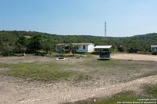 140 Twin Springs Rd N Kerrville, TX 78028