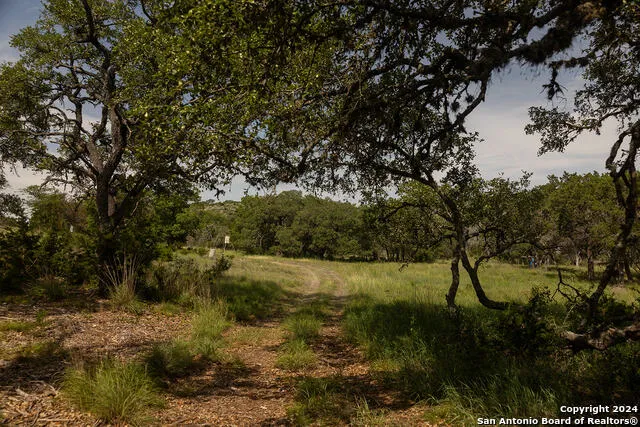 140 Twin Springs Rd N Kerrville, TX 78028