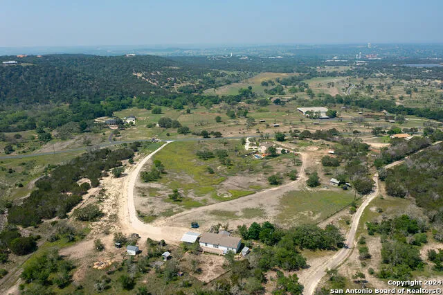 140 Twin Springs Rd N Kerrville, TX 78028