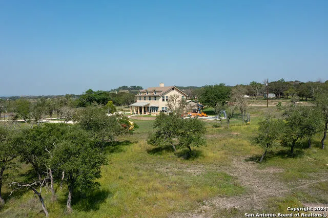 140 Twin Springs Rd N Kerrville, TX 78028
