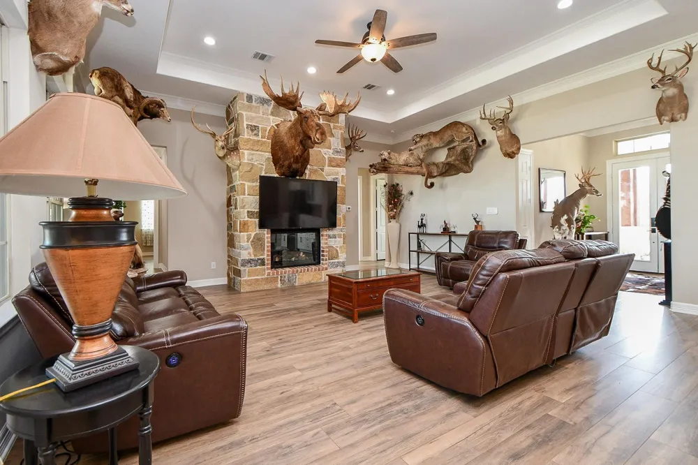 1093 Sunderman Road Alleyton, TX 78935