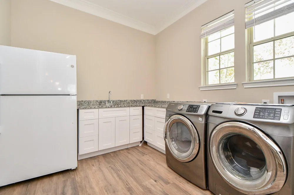 1093 Sunderman Road Alleyton, TX 78935