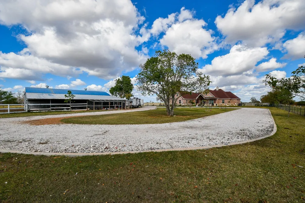 1093 Sunderman Road Alleyton, TX 78935