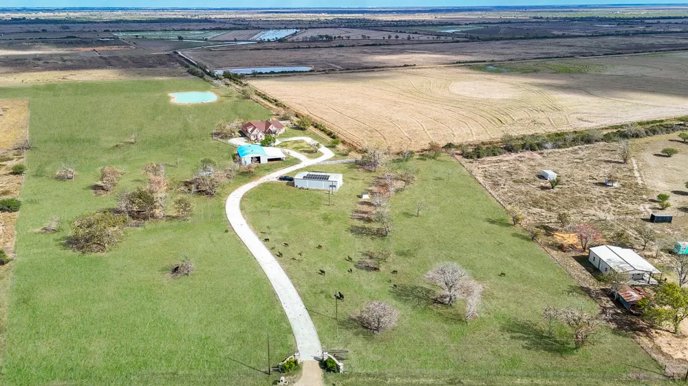 1093 Sunderman Road Alleyton, TX 78935
