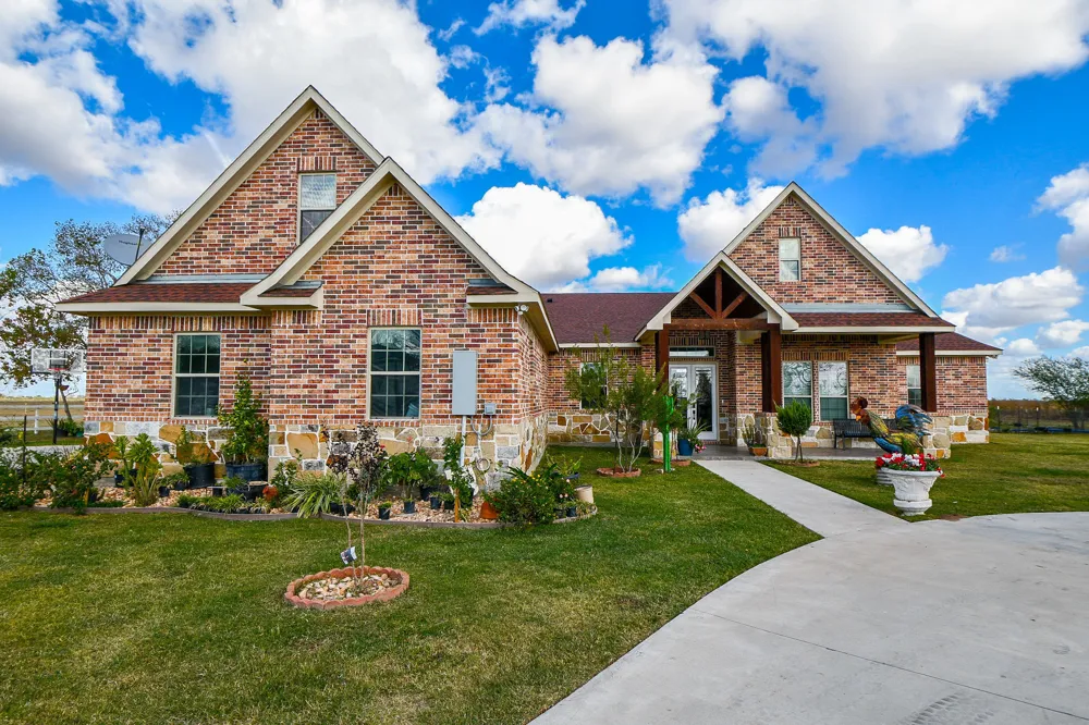 1093 Sunderman Road Alleyton, TX 78935