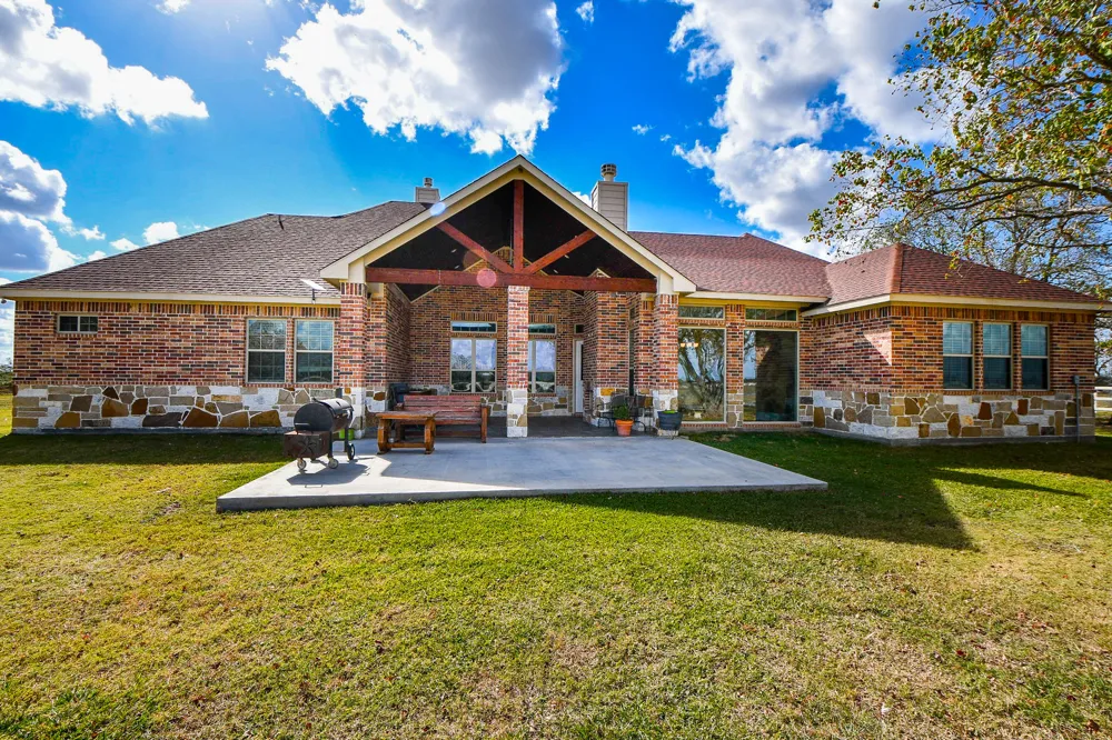 1093 Sunderman Road Alleyton, TX 78935