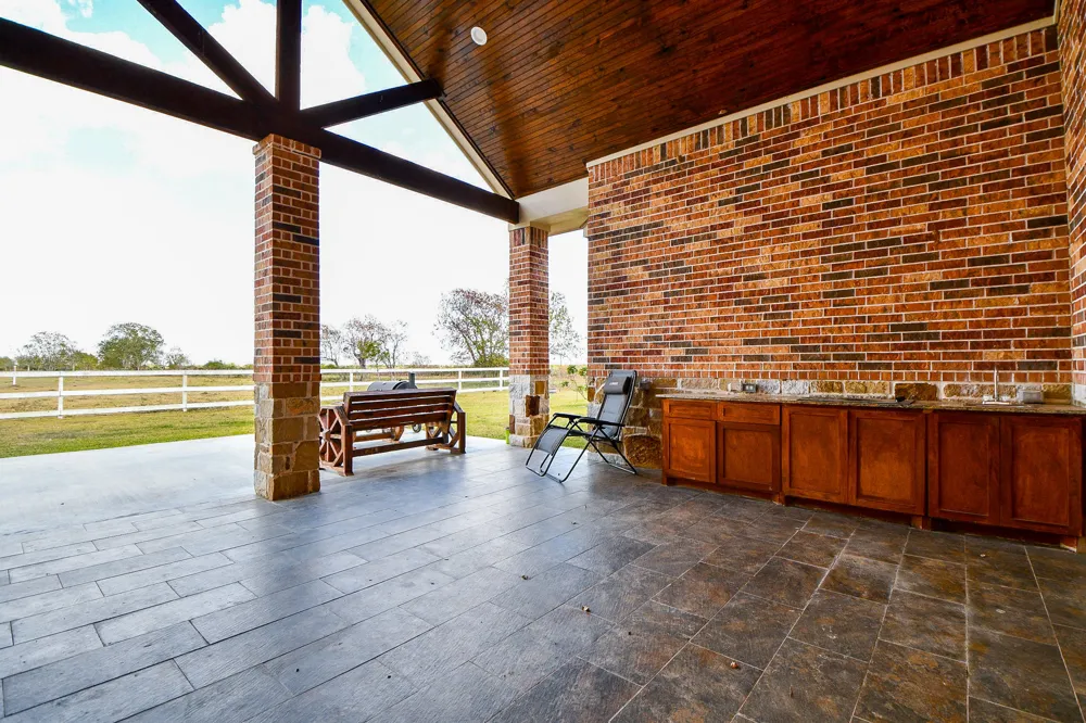 1093 Sunderman Road Alleyton, TX 78935