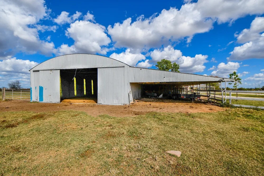 1093 Sunderman Road Alleyton, TX 78935