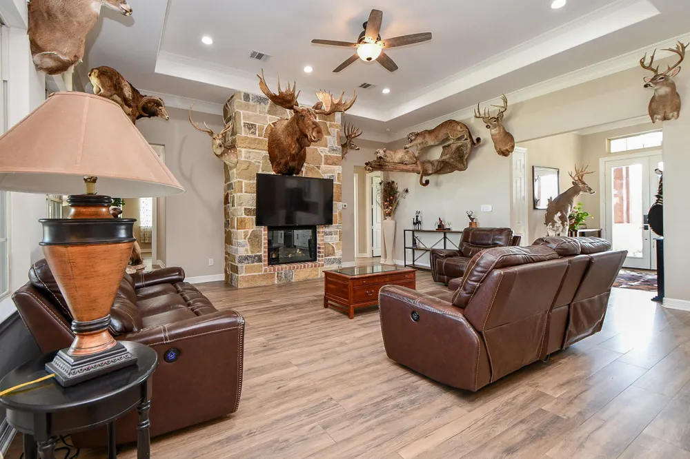 1093 Sunderman Road Alleyton, TX 78935